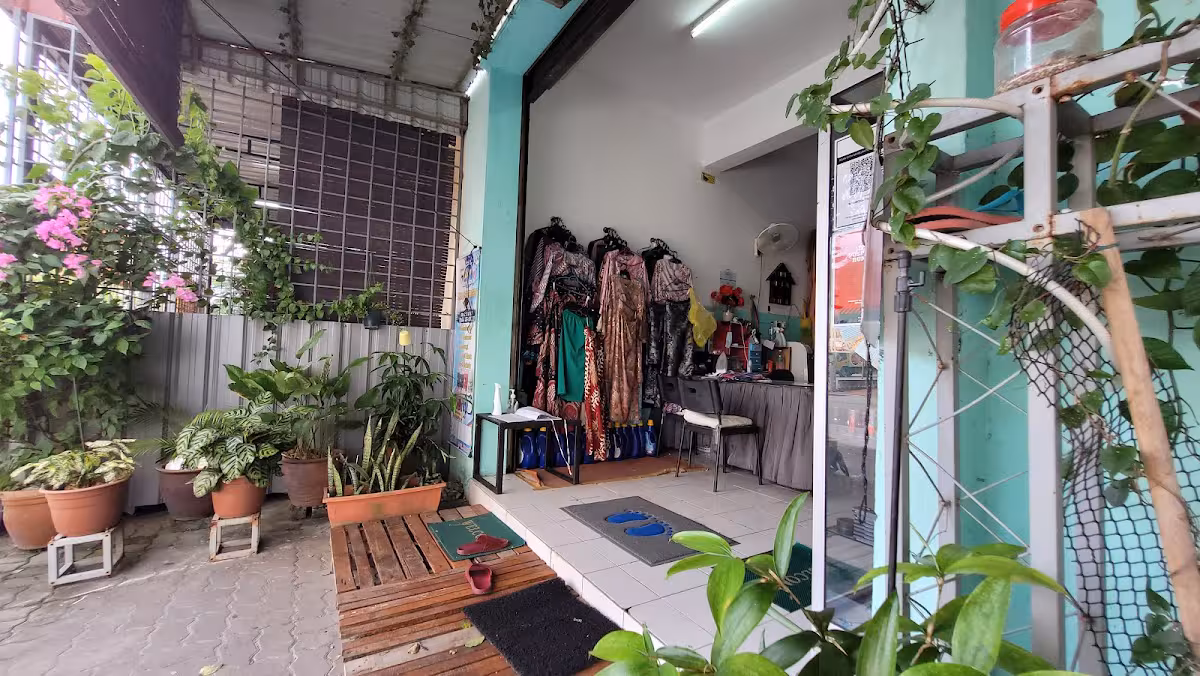 Gambar Kedai Jahit Puncak Alam